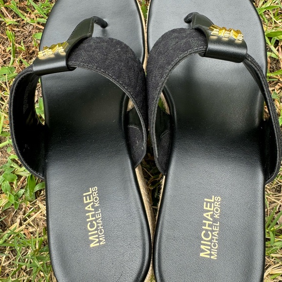 re-took picMichael Kors size 9 black tan sandals, high platform never worn - Picture 7 of 10